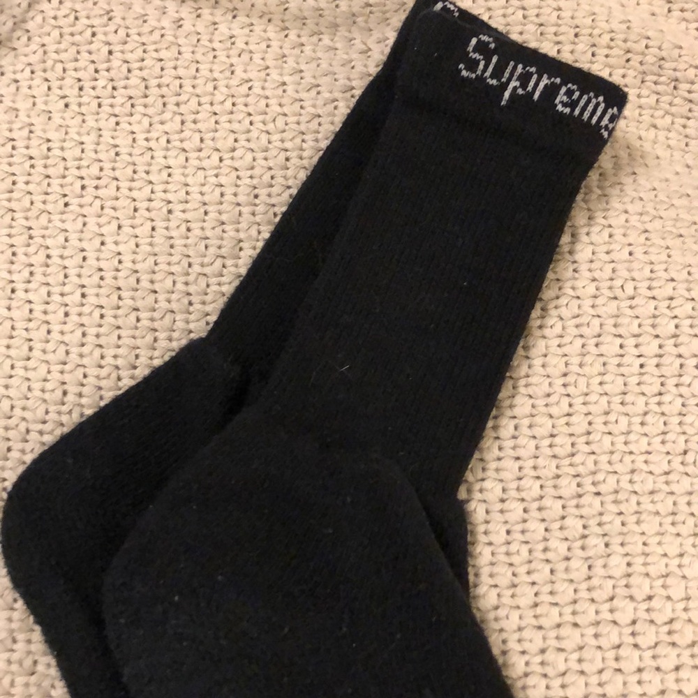 Supreme x Hanes socks - one pair - 100% Authentic - EUC
